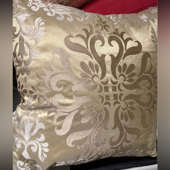 Pillow Decor sumatra gold wreath embroidered silk decorative Throw pillows 21x21 - Picture 4 of 6